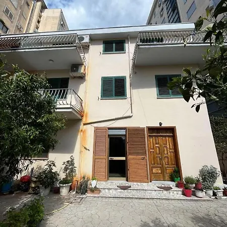 Daniela Aparment *